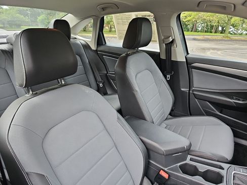 Used 2025 Volkswagen Jetta SE FWD image 12