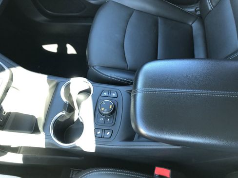 Used 2022 GMC Terrain SLT image 18