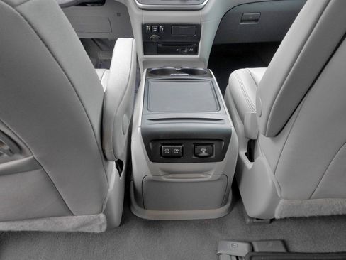 Used 2020 Toyota Sienna XLE Premium image 20