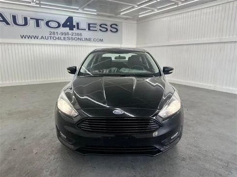 Used 2017 Ford Focus SE image 2