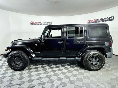 Used 2013 Jeep Wrangler Unlimited Sahara w/ Dual Top Group AWD/4WD image 4