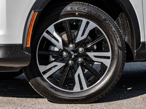 New 2025 Mitsubishi Eclipse Cross SE image 3