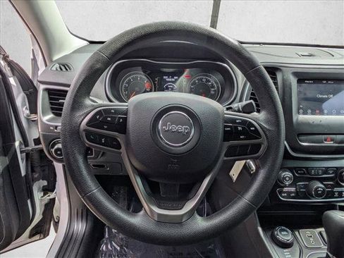 Used 2019 Jeep Cherokee Latitude w/ Popular Appearance Group AWD/4WD image 19