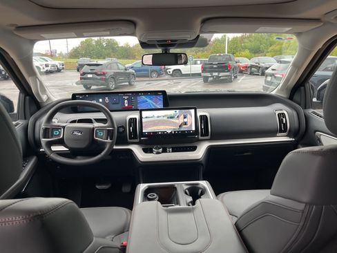 New 2025 Ford Expedition Active image 50