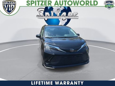 New 2026 Toyota Sienna XLE FWD image 3