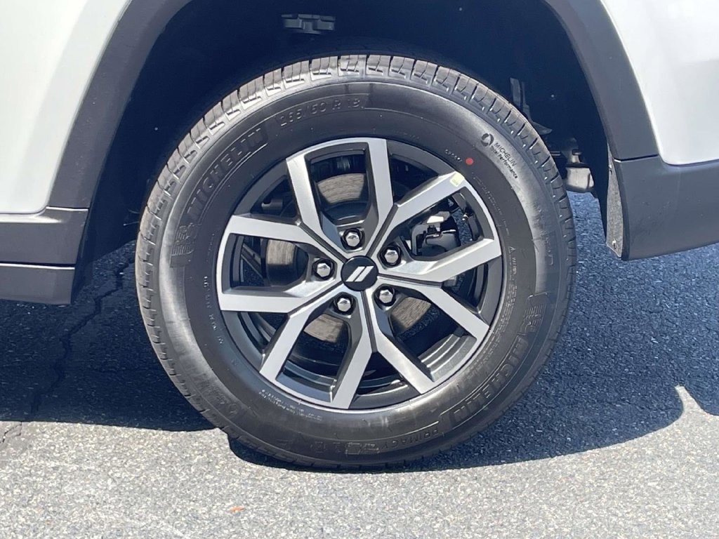 New 2027 Jeep Grand Cherokee Laredo AWD/4WD image 13