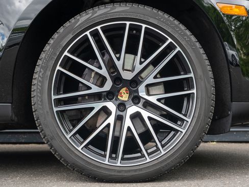 Used 2023 Porsche Macan AWD/4WD image 15