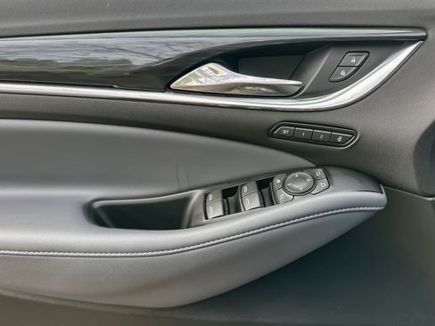 Used 2024 Buick Enclave Premium image 10