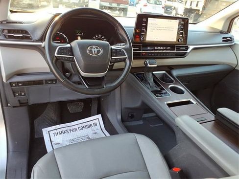 Used 2024 Toyota Sienna XLE image 14