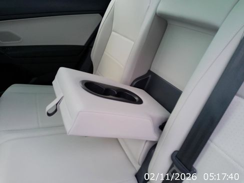 Used 2019 Volkswagen Tiguan S image 35