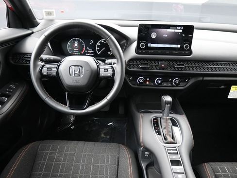 Certified 2025 Honda HR-V Sport image 19