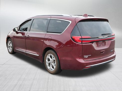 Used 2021 Chrysler Pacifica Limited w/ Uconnect Theater Family Group FWD image 5