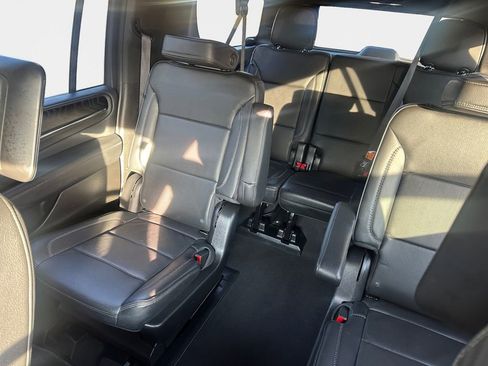 Used 2024 GMC Yukon XL Denali w/ Advanced Technology Package image 9
