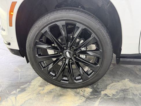 Used 2025 Cadillac Escalade Sport Platinum w/ LPO, ONYX Package image 32