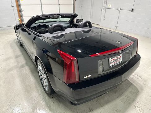 Used 2009 Cadillac XLR V RWD image 24