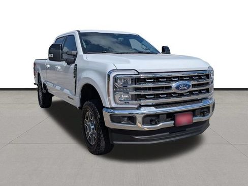 Used 2025 Ford F250 Lariat w/ FX4 Off-Road Package AWD/4WD image 3