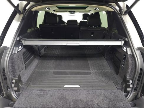 Certified 2025 Land Rover Range Rover Long Wheelbase SE AWD/4WD image 6