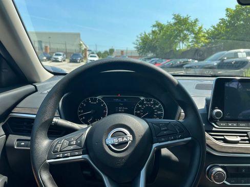 Used 2025 Nissan Altima 2.5 SV FWD image 24