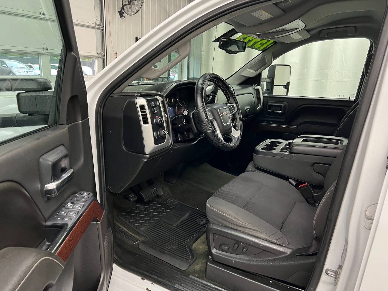 Used 2016 GMC Sierra 3500 SLE w/ SLE Preferred Package AWD/4WD image 7