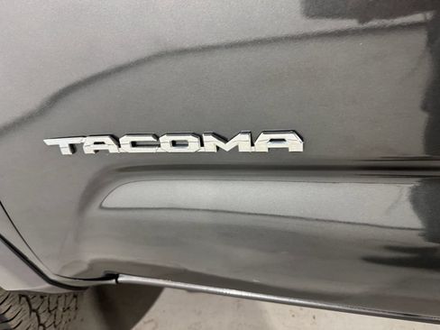 Used 2018 Toyota Tacoma TRD Sport RWD image 26