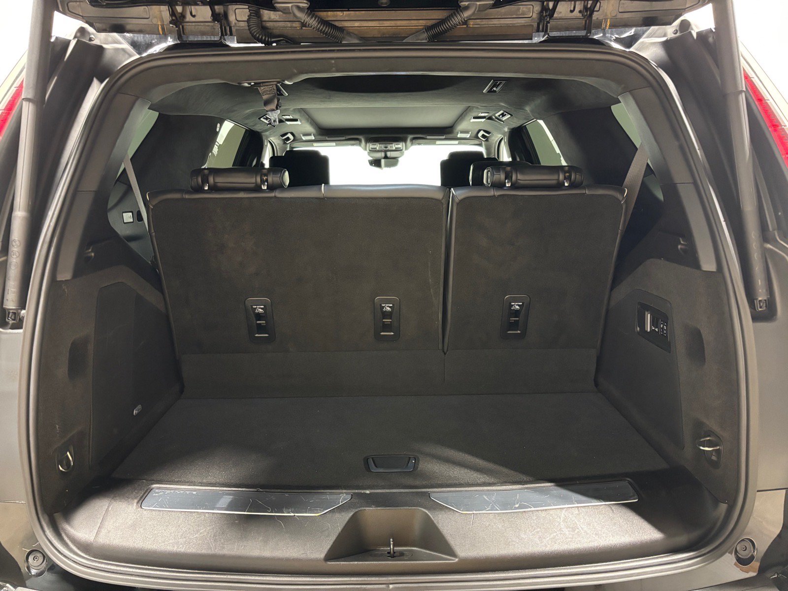 Used 2023 Cadillac Escalade Sport Platinum w/ LPO, ONYX Package AWD/4WD image 45
