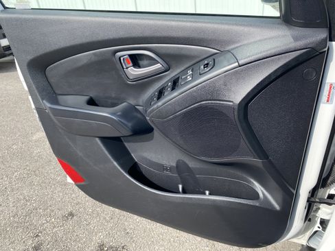 Used 2015 Hyundai Tucson Limited image 17