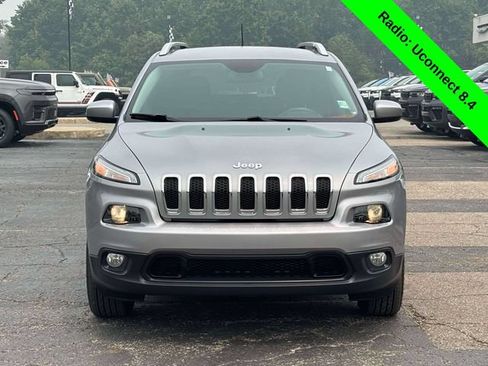 Used 2016 Jeep Cherokee Latitude w/ Cold Weather Group AWD/4WD image 30