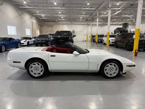 Used 1991 Chevrolet Corvette Convertible RWD image 16