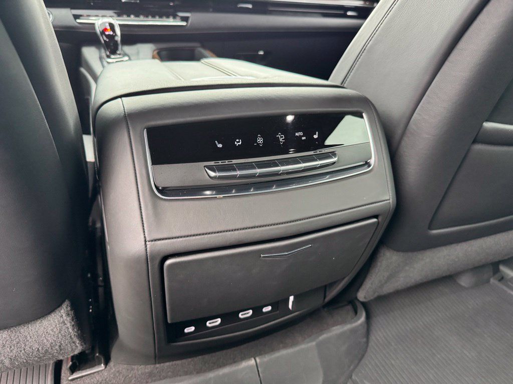 Certified 2023 Cadillac Escalade Sport Platinum w/ LPO, ONYX Package AWD/4WD image 19
