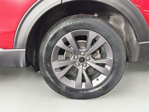 Used 2024 Ford Explorer XLT w/ Equipment Group 202A AWD/4WD image 33