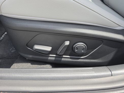 New 2026 Hyundai Elantra Limited FWD image 25