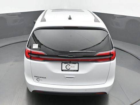 New 2026 Chrysler Pacifica Select image 42