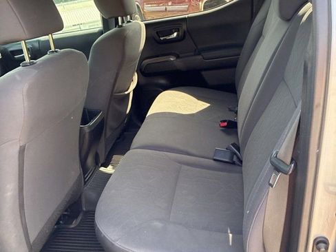 Used 2019 Toyota Tacoma TRD Sport image 13