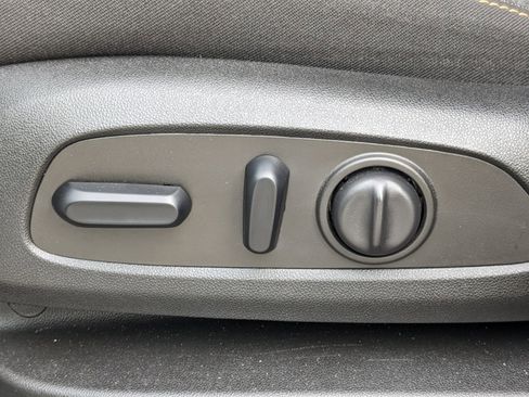 Used 2021 Chevrolet Equinox LT FWD image 21