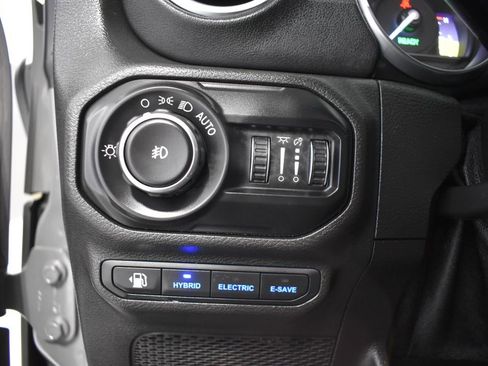 Used 2021 Jeep Wrangler Unlimited Sahara AWD/4WD image 19