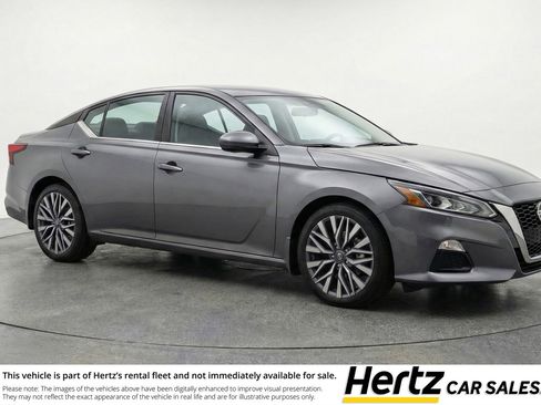 Used 2025 Nissan Altima 2.5 SV FWD image 1