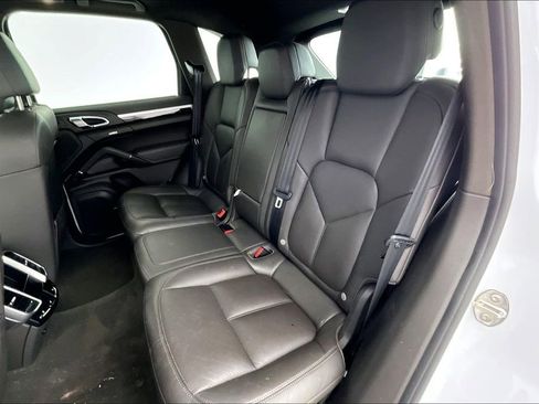 Used 2016 Porsche Cayenne AWD/4WD image 33