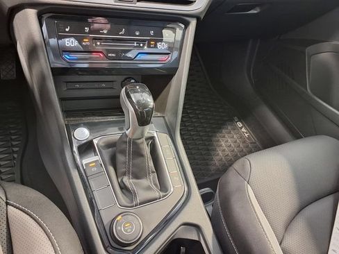 Used 2025 Volkswagen Taos SEL AWD/4WD image 13