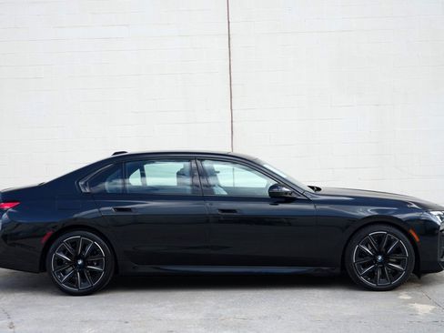 Used 2025 BMW 740i w/ Premium Package RWD image 64