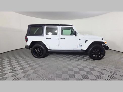 Used 2022 Jeep Wrangler Unlimited Sahara AWD/4WD image 36