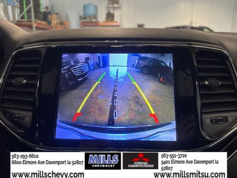 Used 2019 Jeep Grand Cherokee Limited image 21