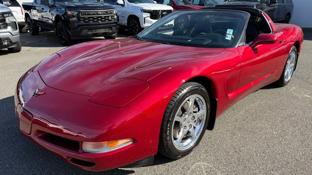 Used 2004 Chevrolet Corvette Coupe w/ Roof Package RWD image 2
