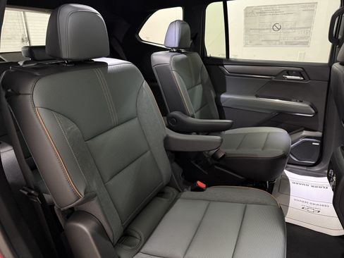 New 2025 GMC Acadia AT4 w/ Luxury Package AWD/4WD image 36