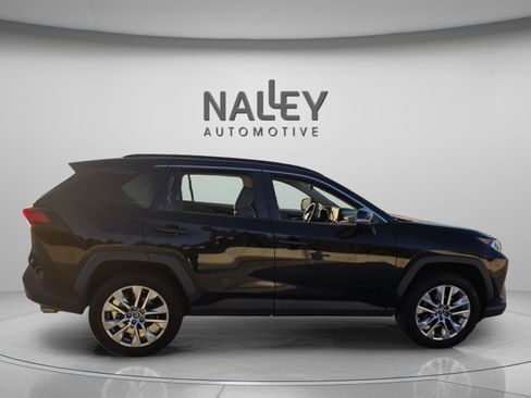Used 2020 Toyota RAV4 XLE Premium image 5