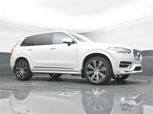 Used 2024 Volvo XC90 B5 Plus w/ Protection Package Premier image 37