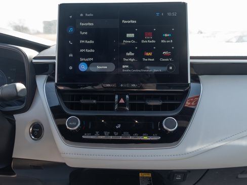 Used 2025 Toyota Corolla SE w/ SE Premium Package image 14