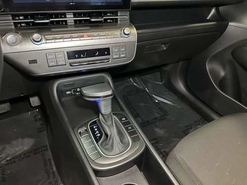 Used 2025 Hyundai Kona SEL image 29