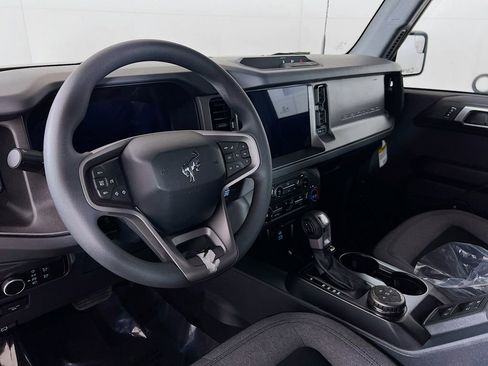 New 2025 Ford Bronco 4-Door image 3