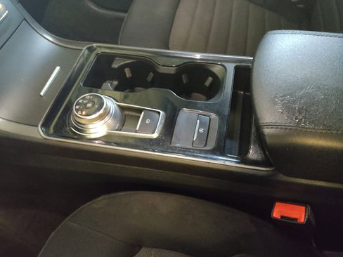 Used 2020 Ford Edge SE FWD image 26