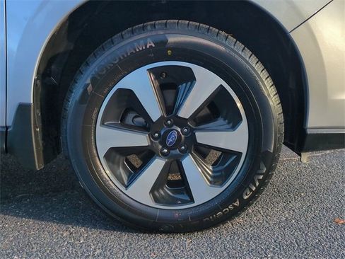 Used 2017 Subaru Forester 2.5i Premium image 11